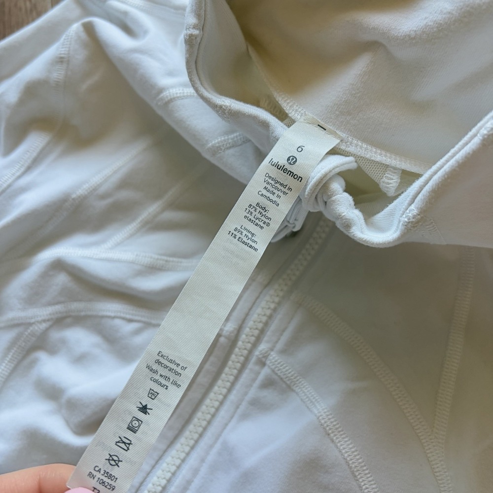 Lululemon white Define Jacket Size 6 Good Condition With Tear Away Tag - Picture 4 of 8
